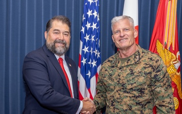 Director of NCIS visits III MEF Commanding General