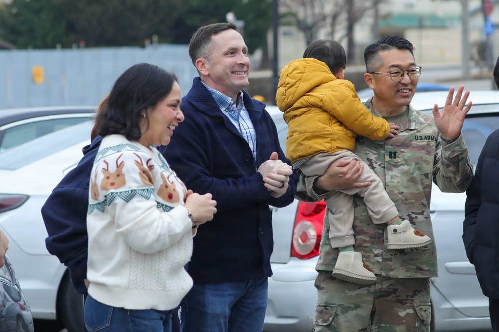 2d Infantry Division Headquarters &amp; Headquarters Battalion Holiday Angel Tree Spiritual Readiness Engagement