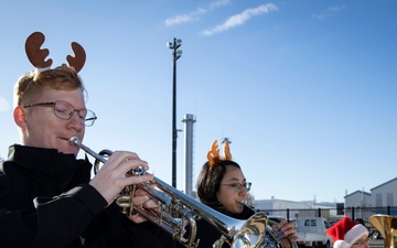 7th Fleet Band Performs Holiday Carols