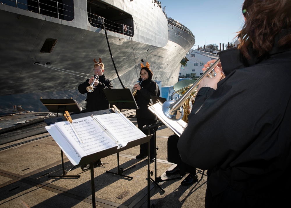7th Fleet Band Performs Holiday Carols