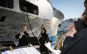 7th Fleet Band Performs Holiday Carols