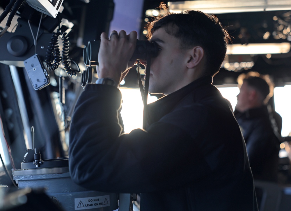 USS Roosevelt (DDG 80) Transits Arabian Gulf