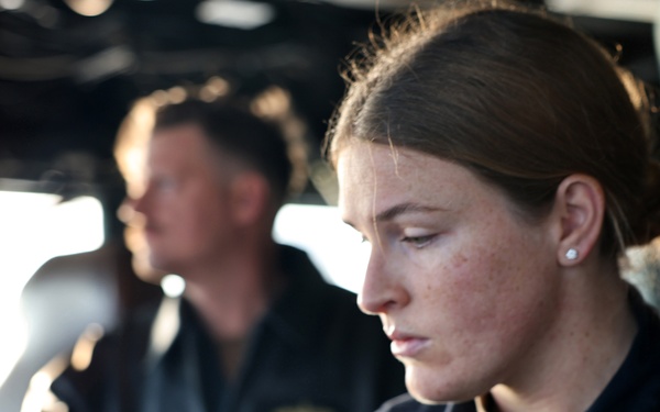 USS Roosevelt (DDG 80) Transits Arabian Gulf