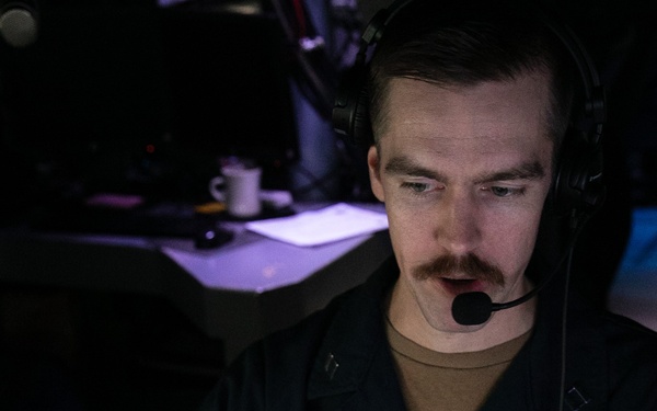 USS Mitscher (DDG 57) stands tactical action officer watch in ship combat direction center