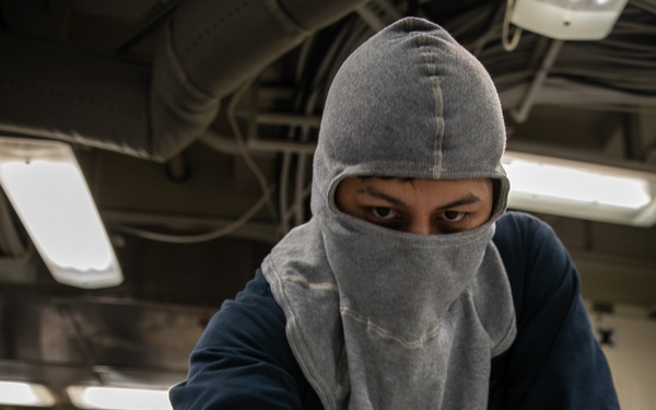 USS Mitscher (DDG 57) junior officer marks damage control fittings during GQ