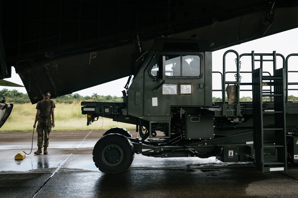 Loadmasters Offload Cargo From C-17 in Puerto Rico