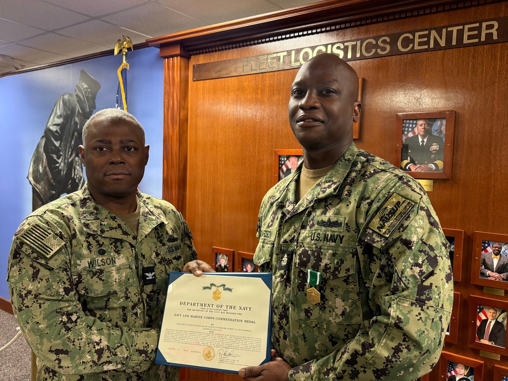 RSC Richardson receives EOT award at NAVSUP FLC Jacksonville