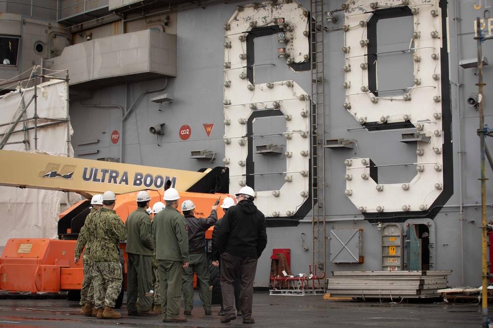 Adm. Kilby visits USS Dwight D. Eisenhower