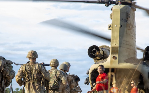 1-17 Air Cavalry Squadron Spur Ride, Load em up