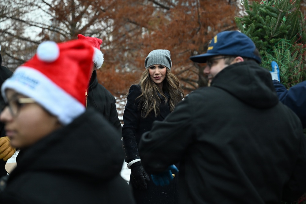 U.S. Coast Guard Cutter Mackinaw (WLBB 30) serves as Chicago's Christmas Tree Ship