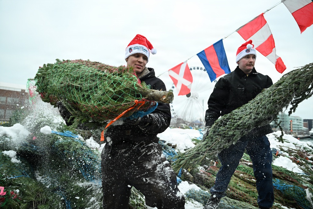 U.S. Coast Guard Cutter Mackinaw (WLBB 30) serves as Chicago's Christmas Tree Ship