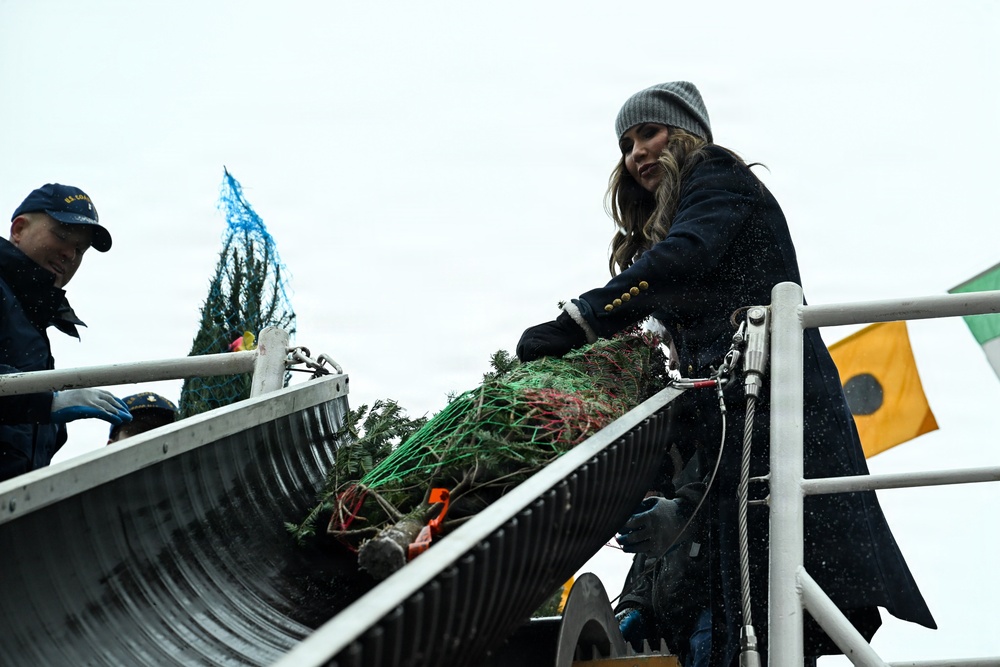 U.S. Coast Guard Cutter Mackinaw (WLBB 30) serves as Chicago's Christmas Tree Ship
