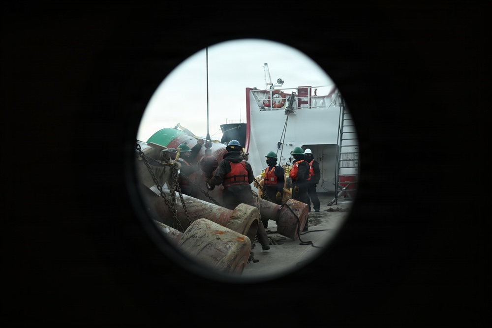 U.S. Coast Guard Cutter Mackinaw (WLBB 30) conducts Operation Fall Retrieve