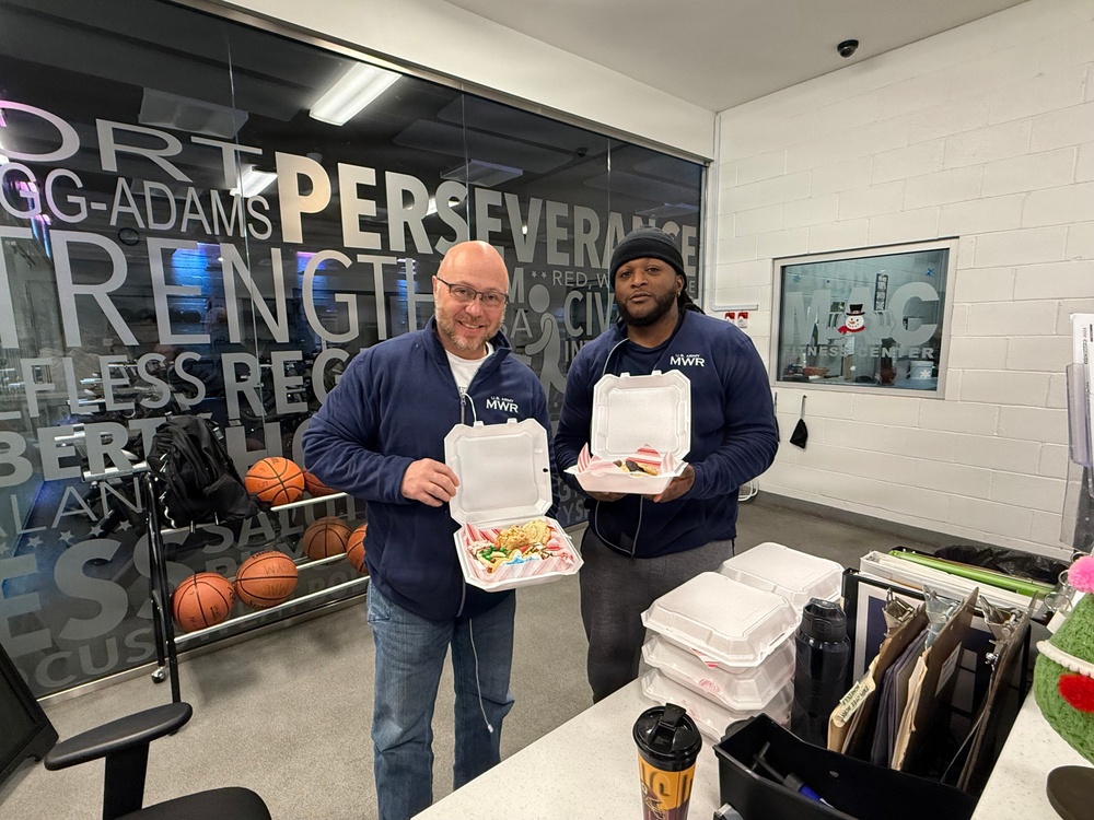 Fort Lee Spouses’ Club delivers 170 dozen cookies to frontline workers and community