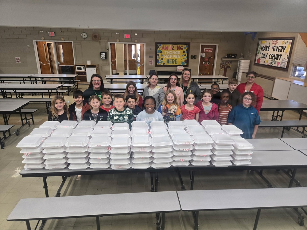 Fort Lee Spouses’ Club delivers 170 dozen cookies to frontline workers and community