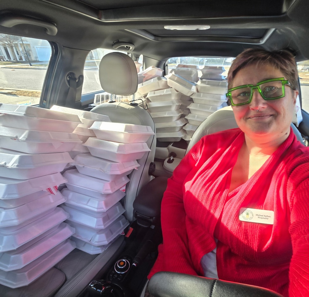 Fort Lee Spouses’ Club delivers 170 dozen cookies to frontline workers and community