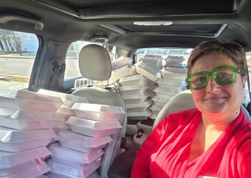 Fort Lee Spouses’ Club delivers 170 dozen cookies to frontline workers and community