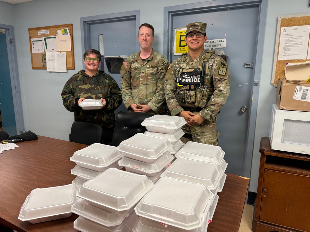 Fort Lee Spouses’ Club delivers 170 dozen cookies to frontline workers and community