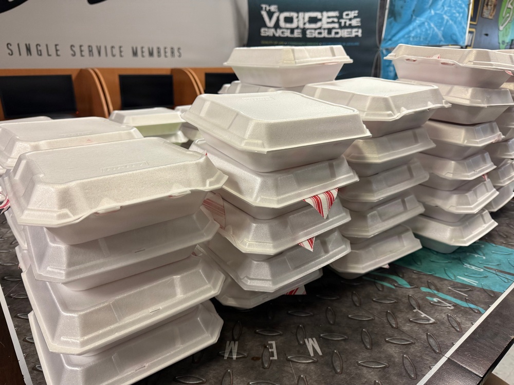 Fort Lee Spouses’ Club delivers 170 dozen cookies to frontline workers and community