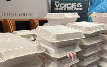 Fort Lee Spouses’ Club delivers 170 dozen cookies to frontline workers and community