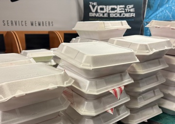 Fort Lee Spouses’ Club delivers 170 dozen cookies to frontline workers and community