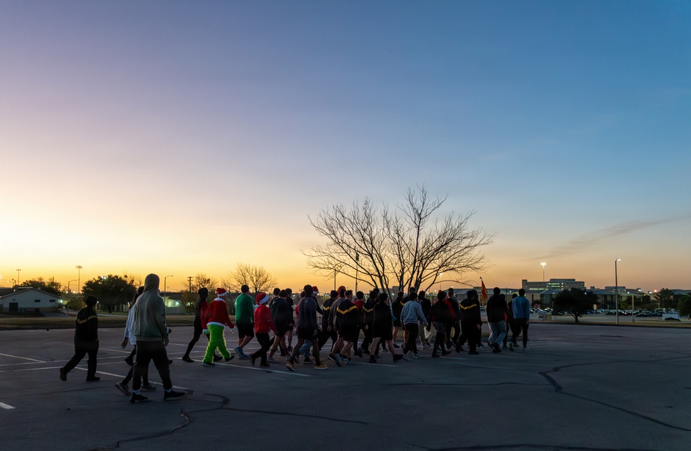1st Cavalry Division leads the way for a holiday family fun run