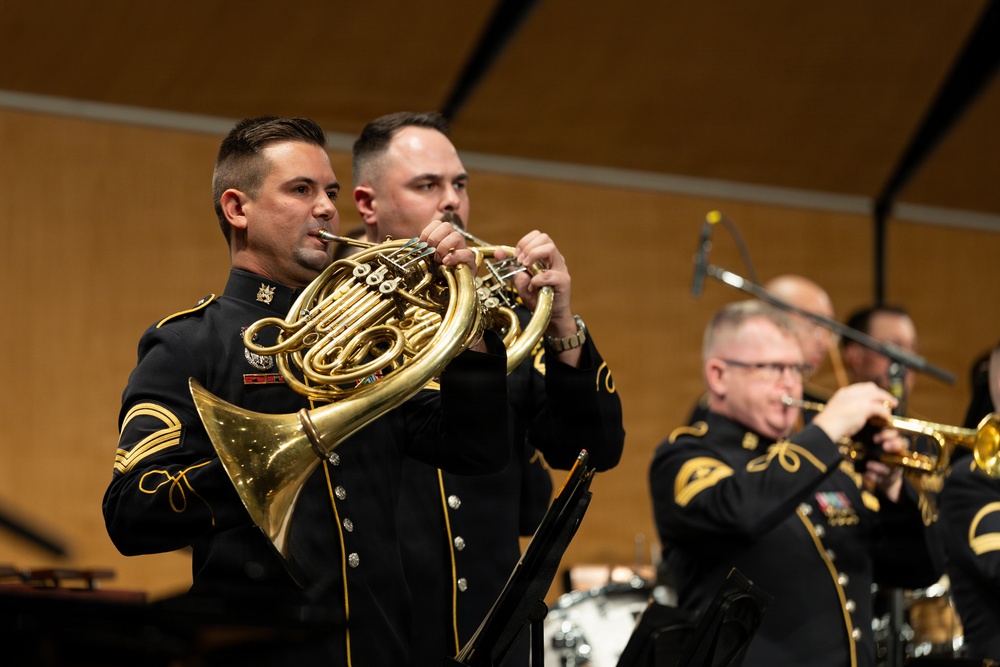 U.S. Army Concert Band performs in Chicago