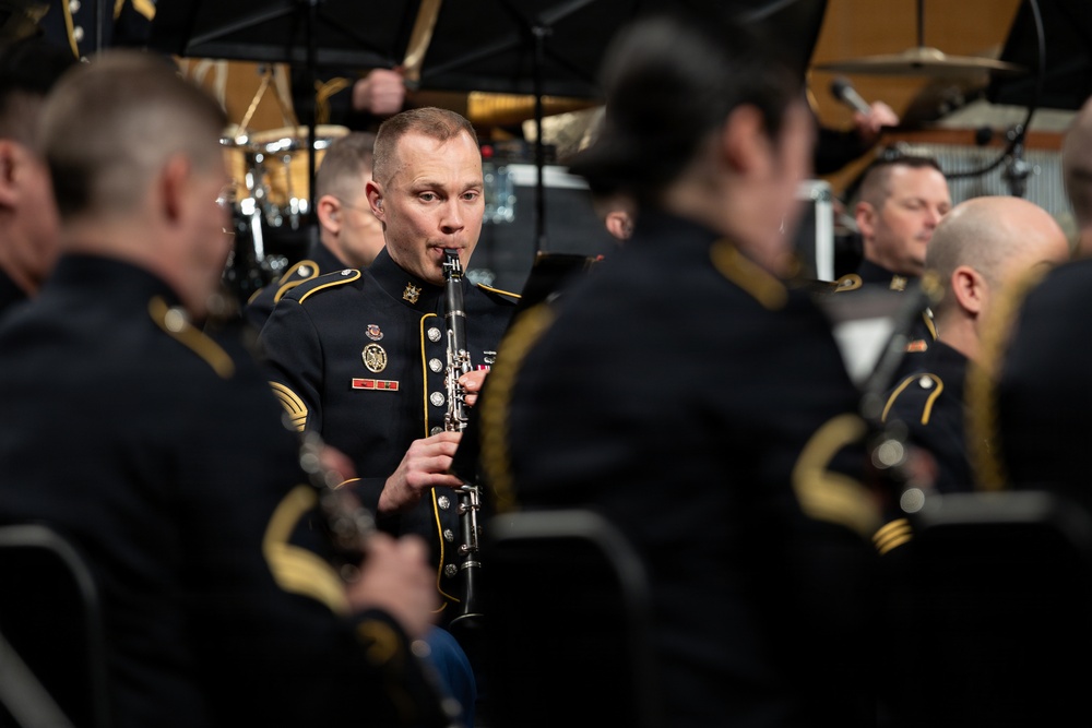 U.S. Army Concert Band performs in Chicago