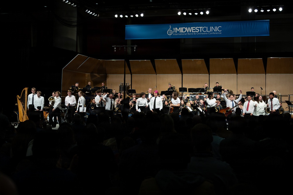 U.S. Army Concert Band performs in Chicago