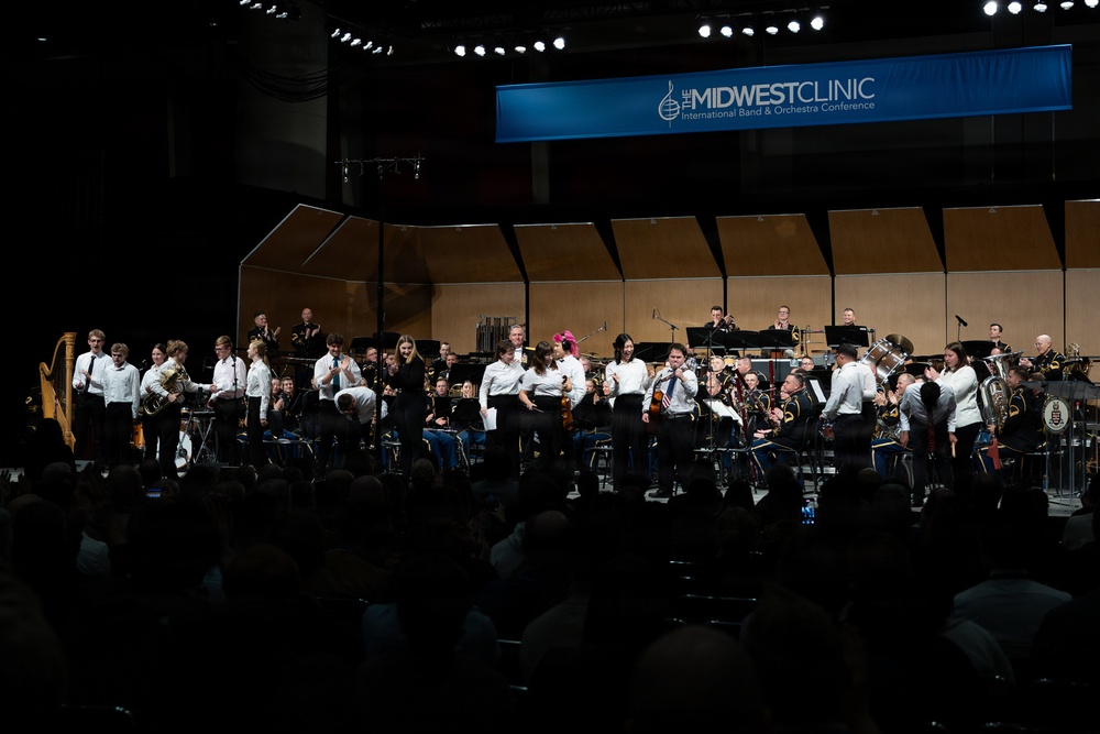U.S. Army Concert Band performs in Chicago
