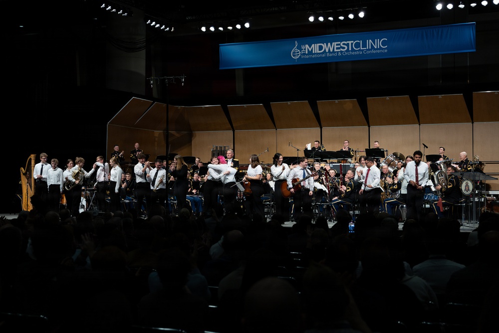 U.S. Army Concert Band performs in Chicago