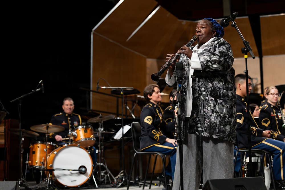 U.S. Army Concert Band performs in Chicago