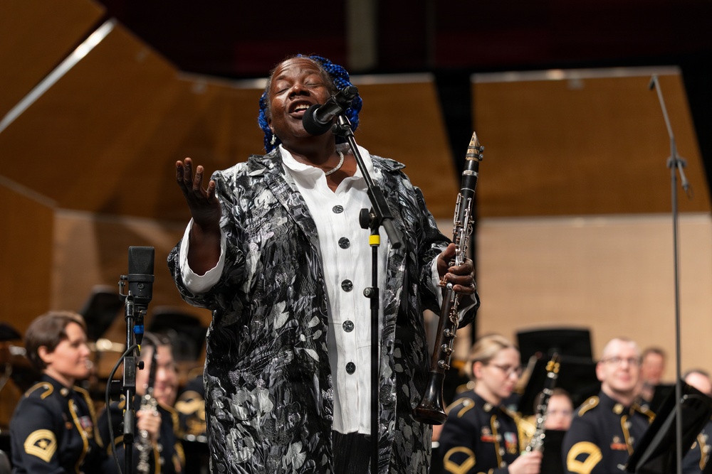 U.S. Army Concert Band performs in Chicago