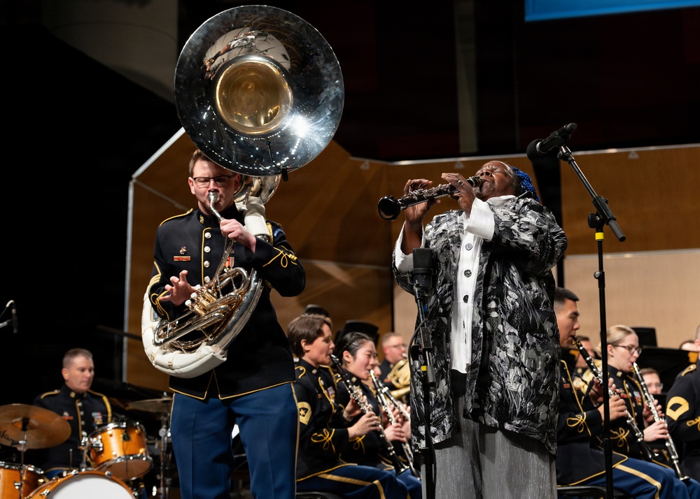 U.S. Army Concert Band performs in Chicago