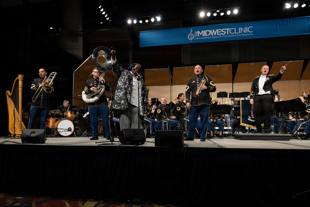 U.S. Army Concert Band performs in Chicago