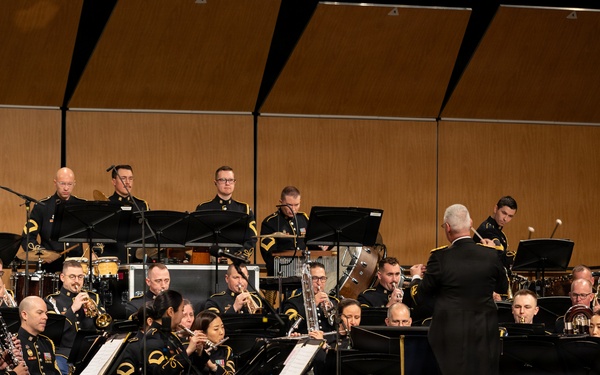 U.S. Army Concert Band performs in Chicago