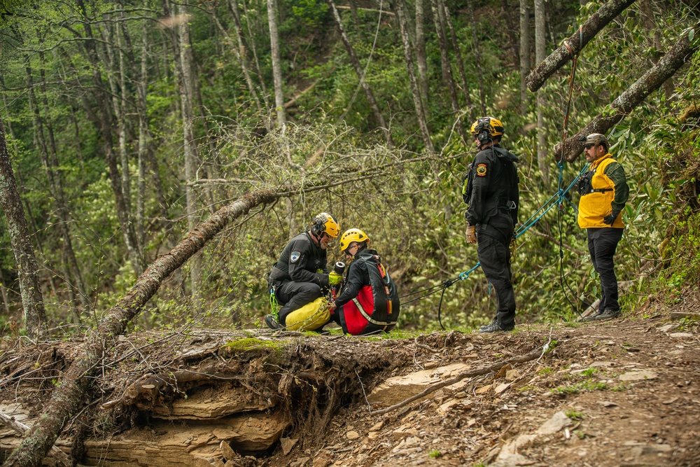 NCNG Soldiers Participate in Helicopter Aquatic Rescue Training