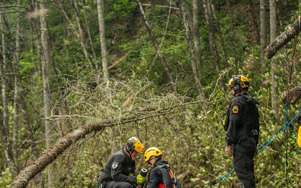 NCNG Soldiers Participate in Helicopter Aquatic Rescue Training