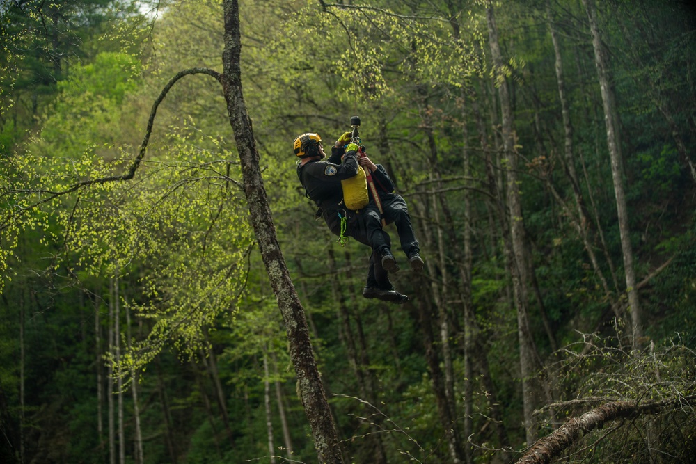 NCNG Soldiers Participate in Helicopter Aquatic Rescue Training