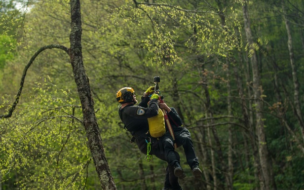 NCNG Soldiers Participate in Helicopter Aquatic Rescue Training