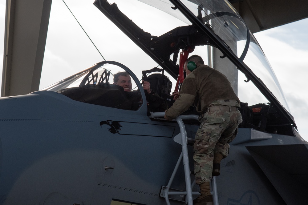 123rd Fighter Squadron Welcomes New Commander during In-Flight Ceremony