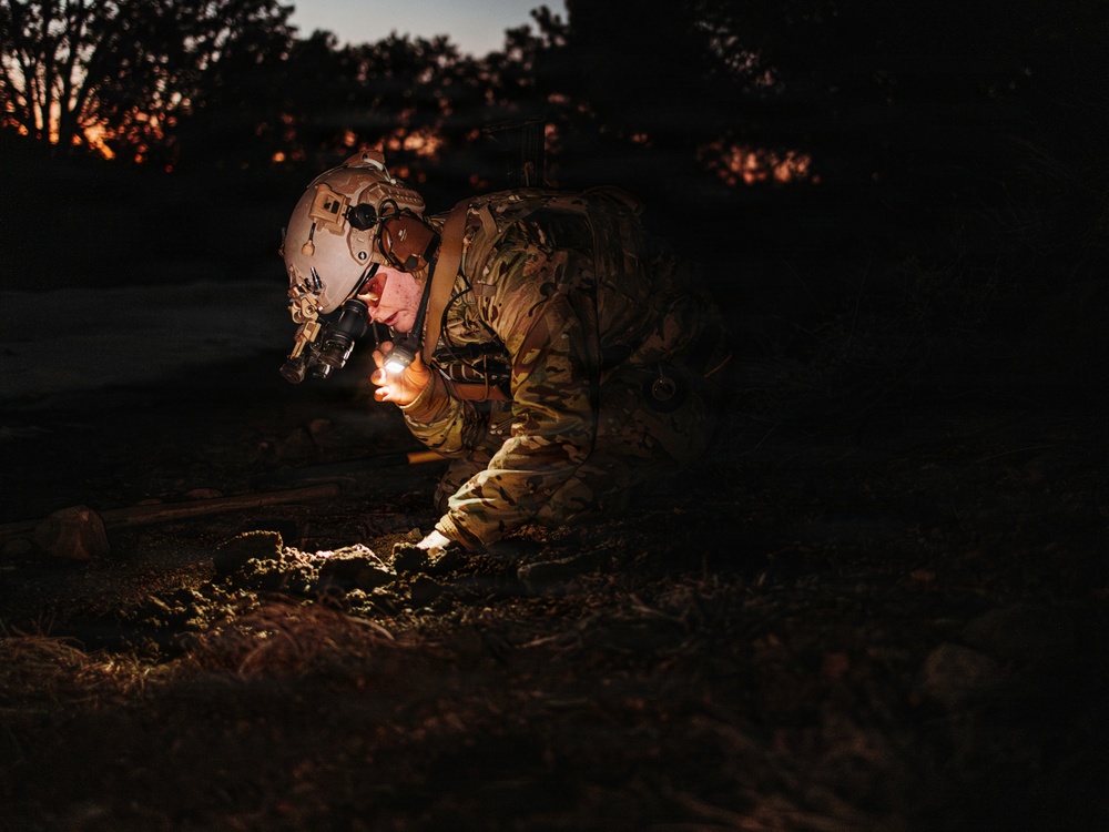 EOD Technicians Respond to Roadside IED Call