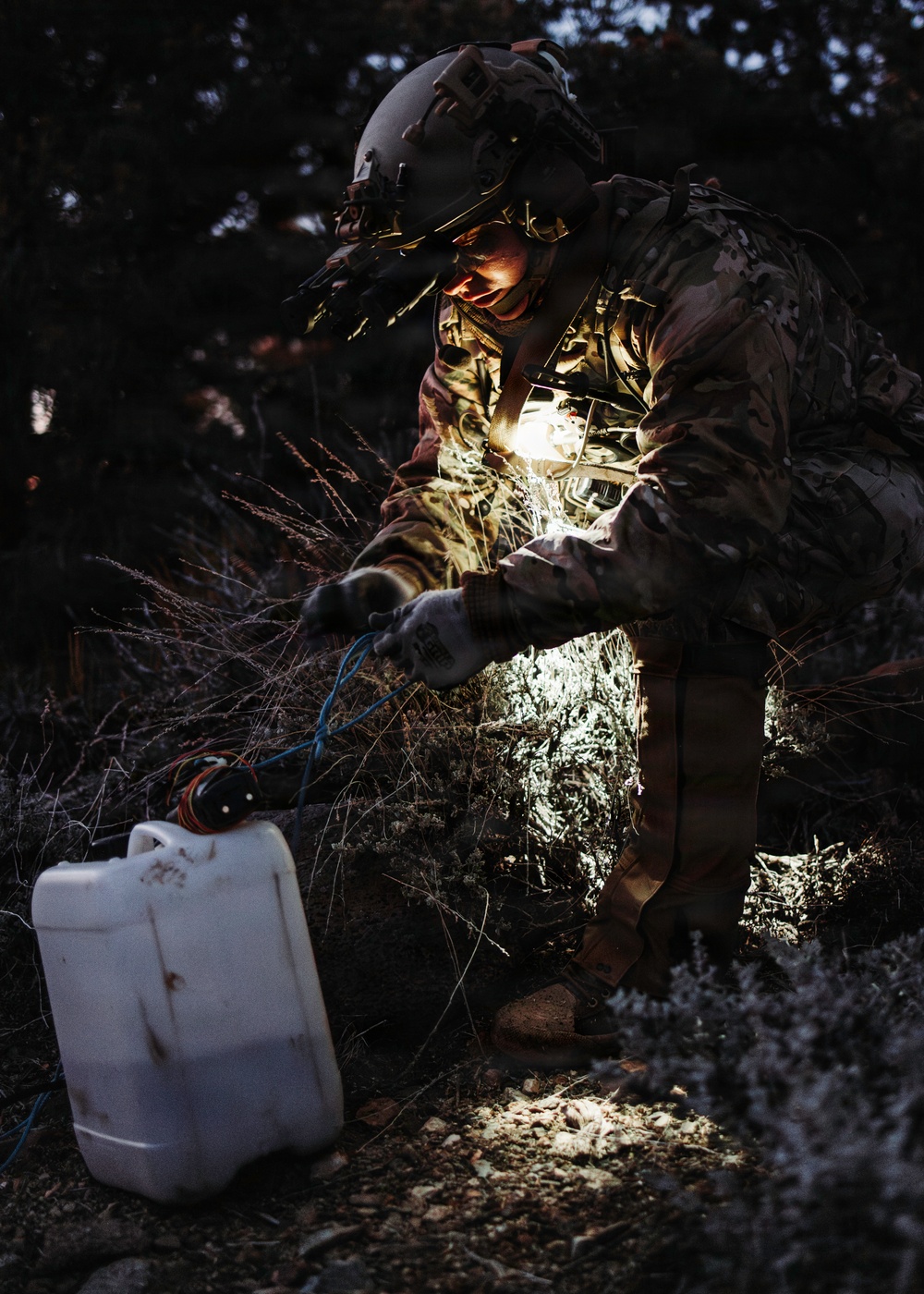 EOD Technicians Respond to Roadside IED Call