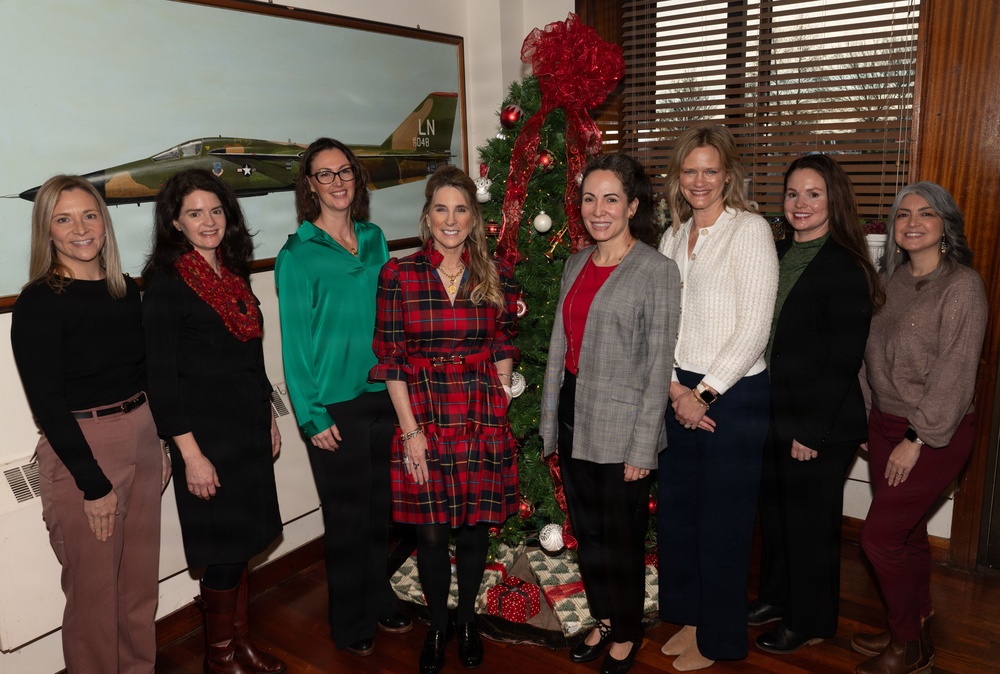 CSAF and CMSAF spouses visit RAF Lakenheath, highlight mission priorities