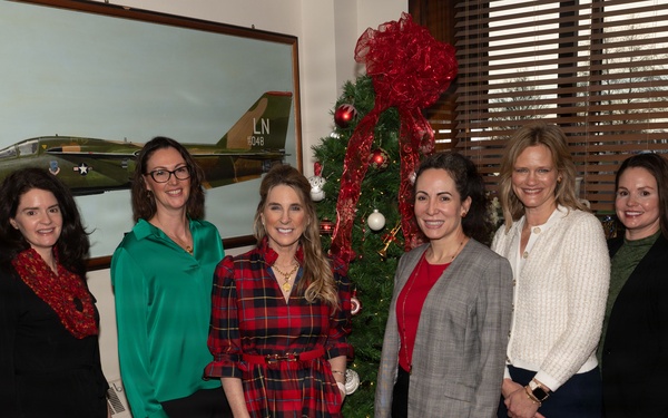 CSAF and CMSAF spouses visit RAF Lakenheath, highlight mission priorities