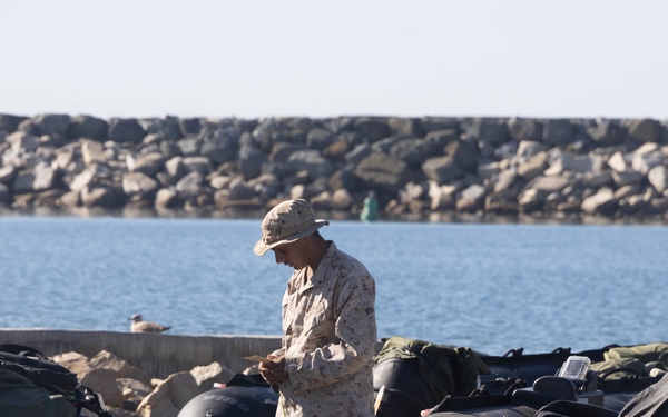 1st Bn., 1st Marines participate in night boat raid