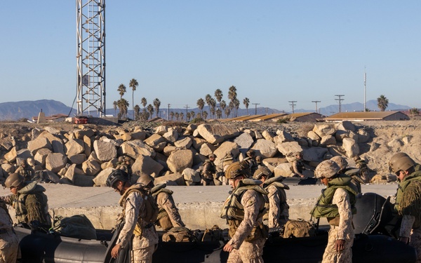 1st Bn., 1st Marines participate in night boat raid