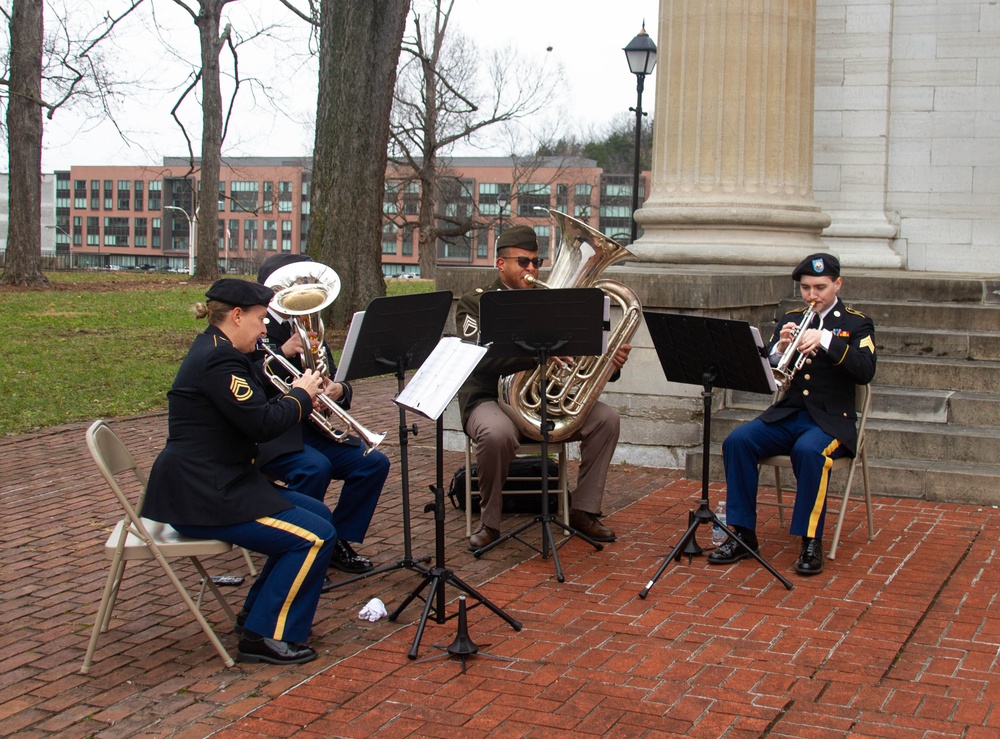 Kentucky honors Veterans with wreath laying ceremony