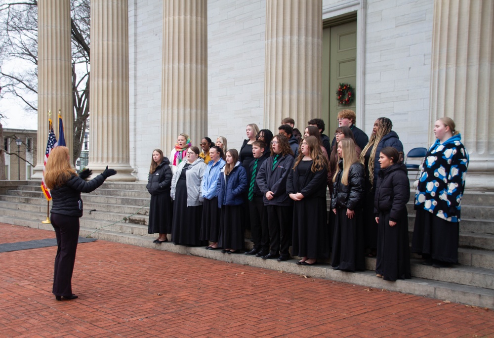 Kentucky honors Veterans with wreath laying ceremony