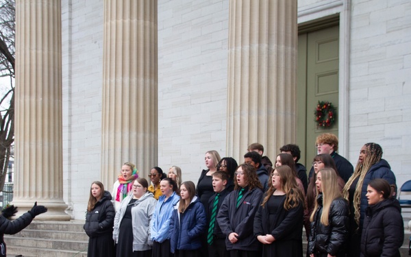 Kentucky honors Veterans with wreath laying ceremony